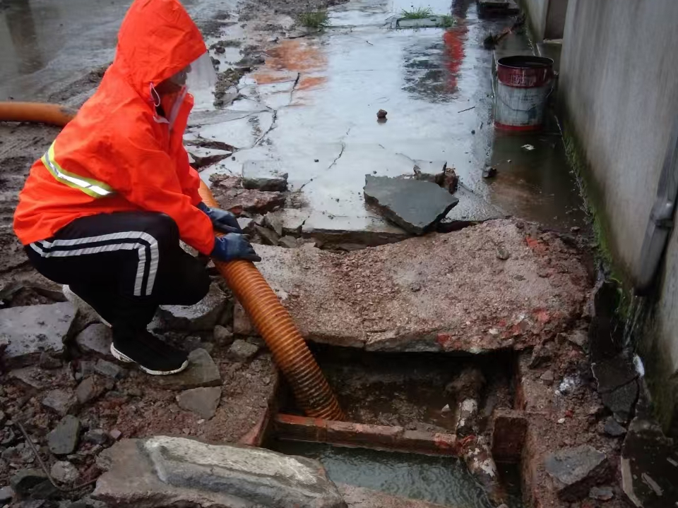 镇江专业清理污水池 炜誉市政以规范流程守护城市 “肠道”